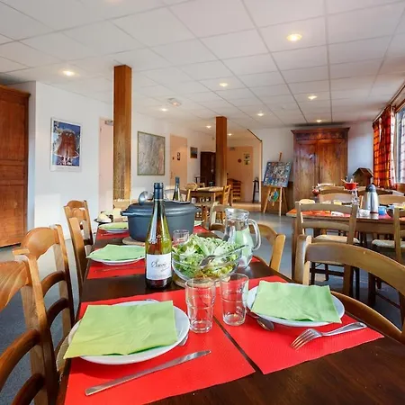 Auberge de jeunesse Chalet De La Hulotte *